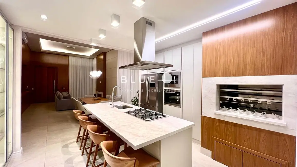 Casa de Condomínio com 3 quartos à venda, 274m2 em Torres - RS - imagem 4 Foto 4 de Casa de Condomínio com 3 quartos à venda, 274m2 em Torres - RS