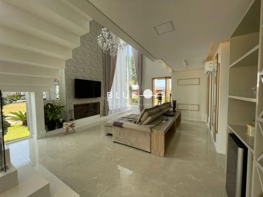 Casa de Condomínio com 4 quartos à venda, 377m2 em Torres - RS - imagem 8 Foto 8 de Casa de Condomínio com 4 quartos à venda, 377m2 em Torres - RS