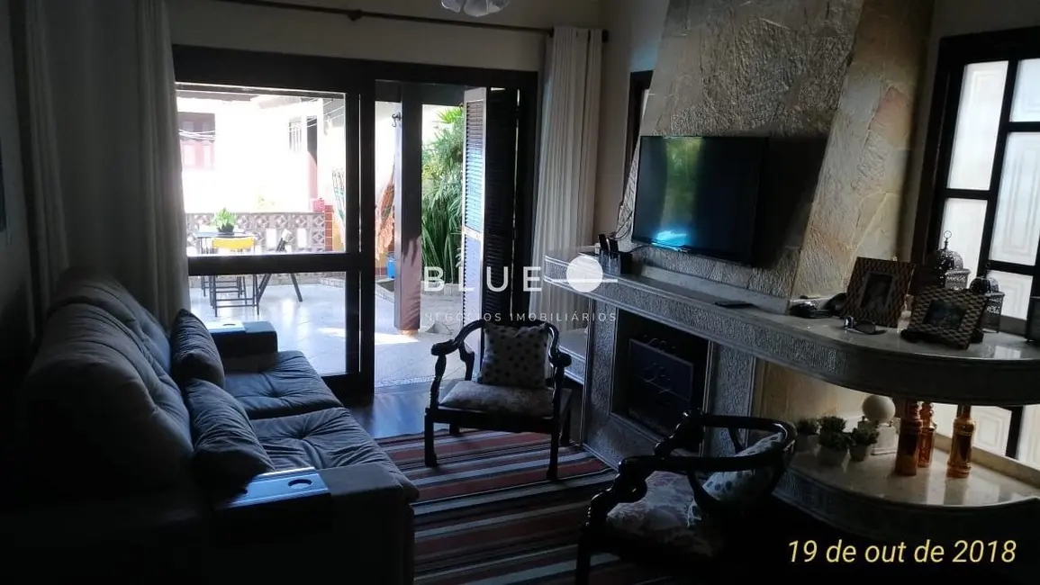 Foto 1 de Casa com 4 quartos à venda, 385m2 em Centro, Torres - RS