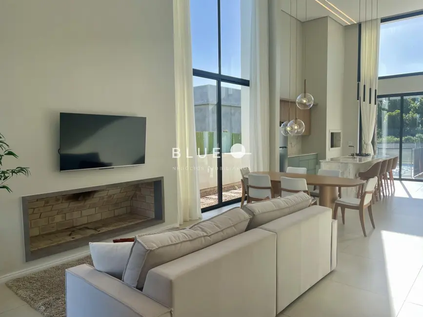 Casa de Condomínio com 3 quartos à venda, 205m2 em Torres - RS - imagem 1 Foto 1 de Casa de Condomínio com 3 quartos à venda, 205m2 em Torres - RS