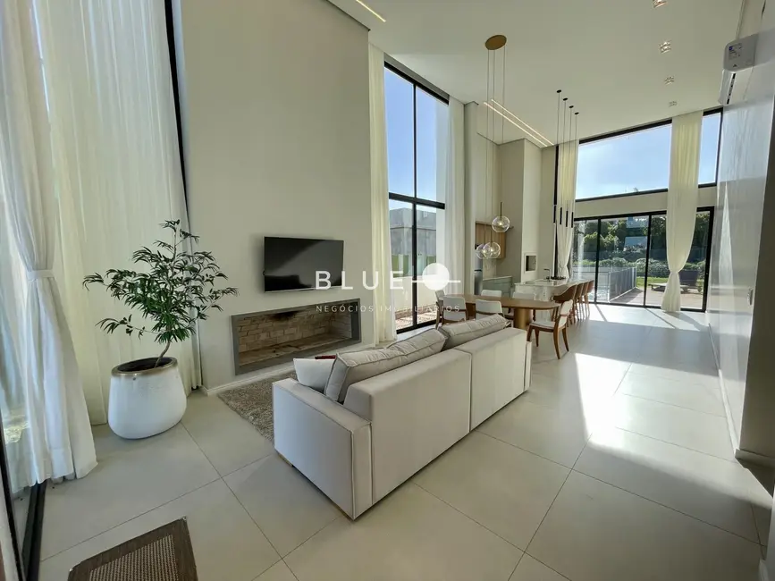 Casa de Condomínio com 3 quartos à venda, 205m2 em Torres - RS - imagem 2 Foto 2 de Casa de Condomínio com 3 quartos à venda, 205m2 em Torres - RS