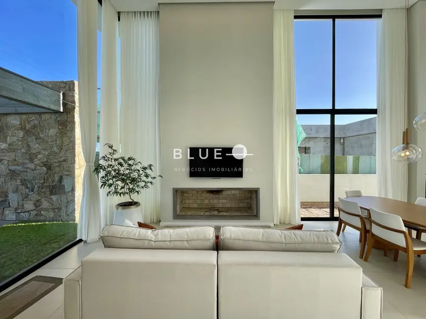 Casa de Condomínio com 3 quartos à venda, 205m2 em Torres - RS - imagem 7 Foto 7 de Casa de Condomínio com 3 quartos à venda, 205m2 em Torres - RS