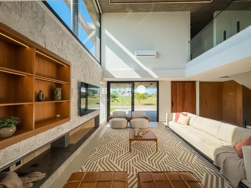 Casa de Condomínio com 5 quartos à venda, 377m2 em Torres - RS - imagem 9 Foto 9 de Casa de Condomínio com 5 quartos à venda, 377m2 em Torres - RS