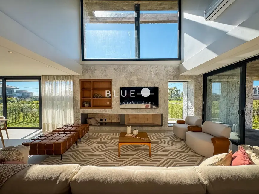 Casa de Condomínio com 5 quartos à venda, 377m2 em Torres - RS - imagem 6 Foto 6 de Casa de Condomínio com 5 quartos à venda, 377m2 em Torres - RS