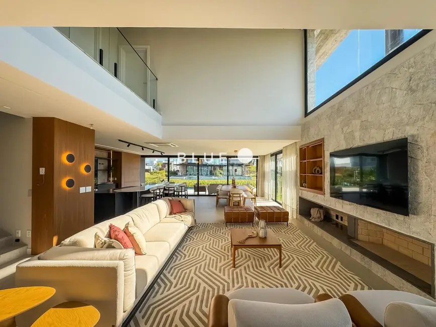 Casa de Condomínio com 5 quartos à venda, 377m2 em Torres - RS - imagem 4 Foto 4 de Casa de Condomínio com 5 quartos à venda, 377m2 em Torres - RS