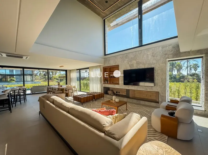 Casa de Condomínio com 5 quartos à venda, 377m2 em Torres - RS - imagem 5 Foto 5 de Casa de Condomínio com 5 quartos à venda, 377m2 em Torres - RS