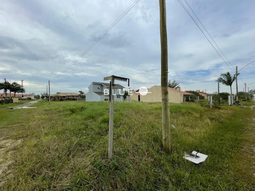 Foto 1 de Terreno / Lote à venda, 330m2 em Torres - RS