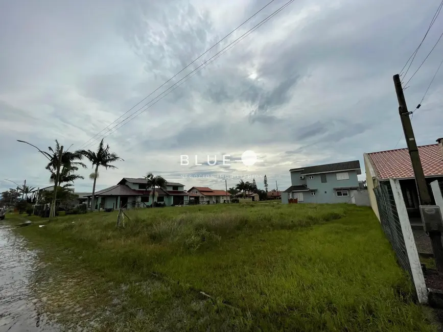 Foto 2 de Terreno / Lote à venda, 330m2 em Torres - RS