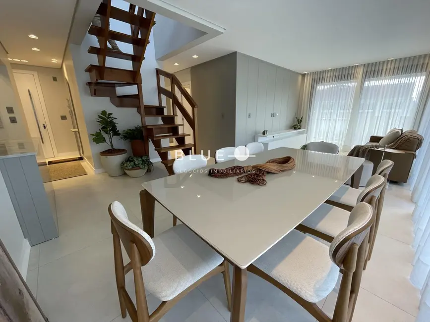 Apartamento com 3 quartos à venda, 247m2 em Centro, Torres - RS - imagem 5 Foto 5 de Apartamento com 3 quartos à venda, 247m2 em Centro, Torres - RS