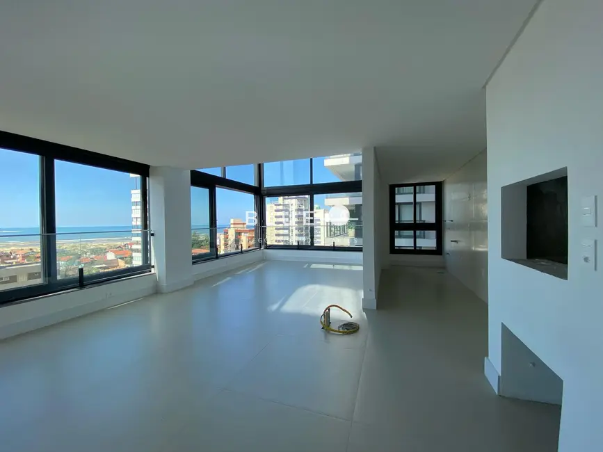 Foto 2 de Apartamento com 3 quartos à venda, 142m2 em Torres - RS