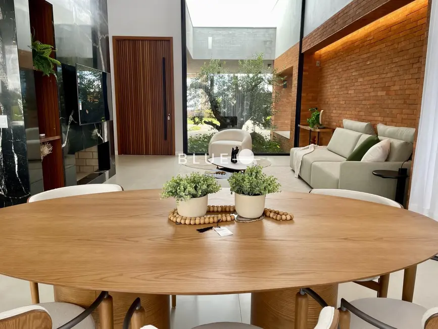 Foto 1 de Casa com 3 quartos à venda, 221m2 em Torres - RS