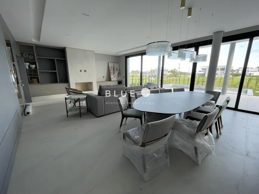 Casa de Condomínio com 4 quartos à venda, 387m2 em Torres - RS - imagem 8 Foto 8 de Casa de Condomínio com 4 quartos à venda, 387m2 em Torres - RS