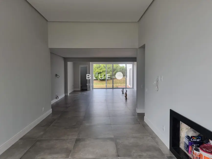 Casa de Condomínio com 3 quartos à venda, 225m2 em Torres - RS - imagem 3 Foto 3 de Casa de Condomínio com 3 quartos à venda, 225m2 em Torres - RS