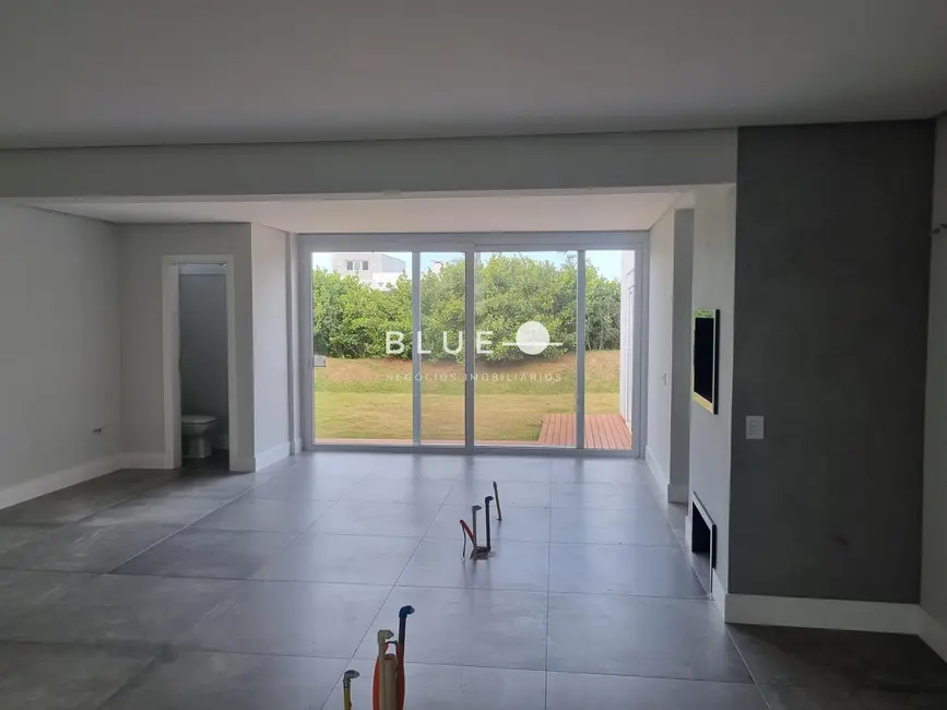 Casa de Condomínio com 3 quartos à venda, 225m2 em Torres - RS - imagem 8 Foto 8 de Casa de Condomínio com 3 quartos à venda, 225m2 em Torres - RS