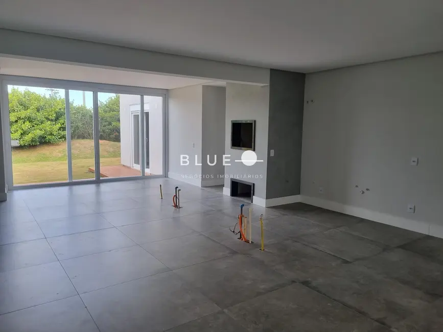 Casa de Condomínio com 3 quartos à venda, 225m2 em Torres - RS - imagem 5 Foto 5 de Casa de Condomínio com 3 quartos à venda, 225m2 em Torres - RS