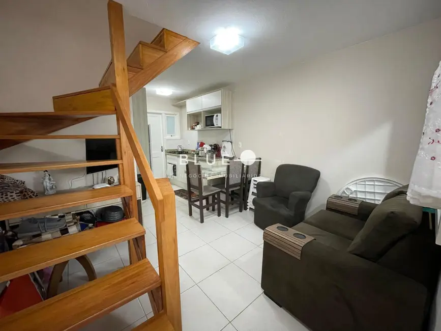 Sobrado com 2 quartos à venda, 53m2 em Torres - RS - imagem 3 Foto 3 de Sobrado com 2 quartos à venda, 53m2 em Torres - RS