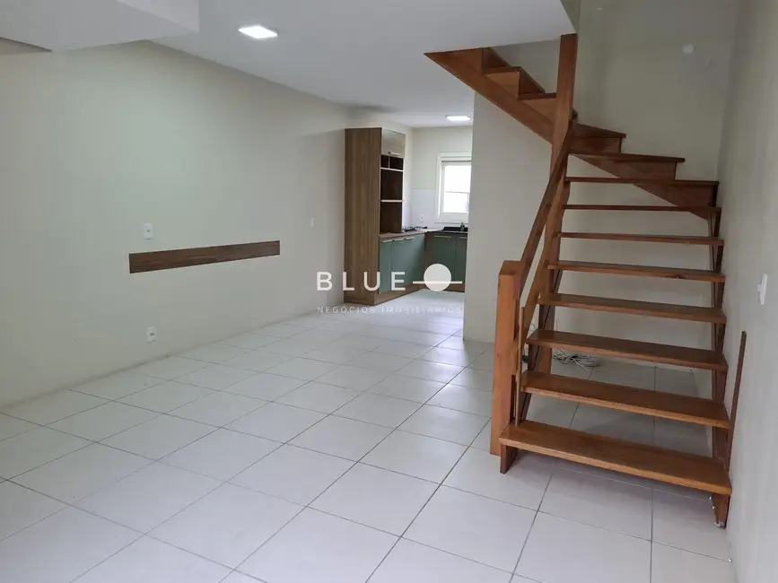 Sobrado com 3 quartos à venda, 79m2 em Torres - RS - imagem 3 Foto 3 de Sobrado com 3 quartos à venda, 79m2 em Torres - RS