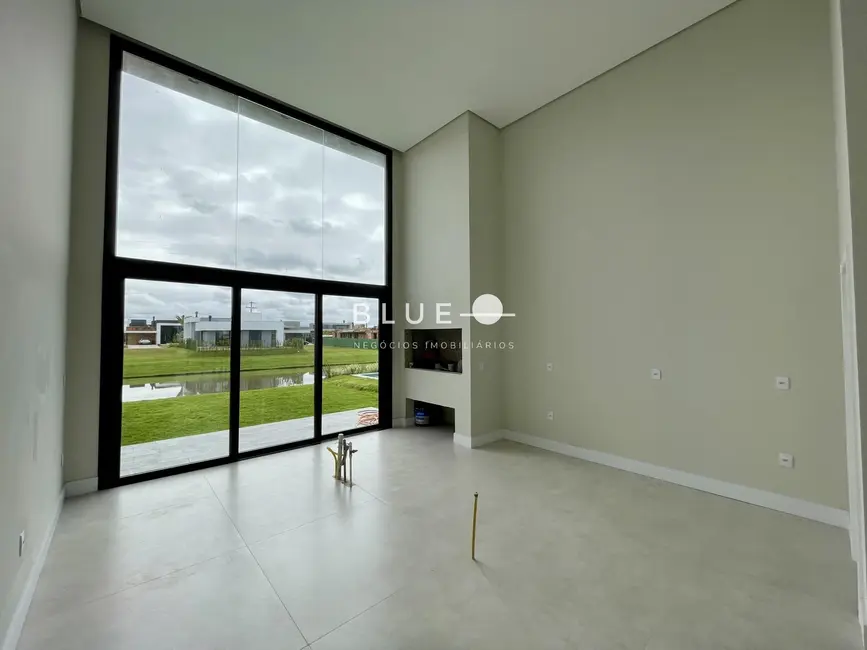 Casa de Condomínio com 4 quartos à venda, 201m2 em Torres - RS - imagem 9 Foto 9 de Casa de Condomínio com 4 quartos à venda, 201m2 em Torres - RS