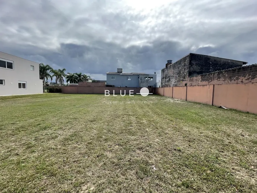 Foto 1 de Terreno / Lote à venda, 424m2 em Torres - RS