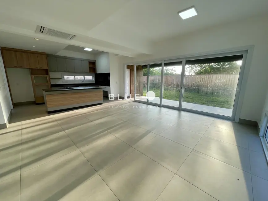 Casa de Condomínio com 5 quartos à venda, 295m2 em Torres - RS - imagem 6 Foto 6 de Casa de Condomínio com 5 quartos à venda, 295m2 em Torres - RS