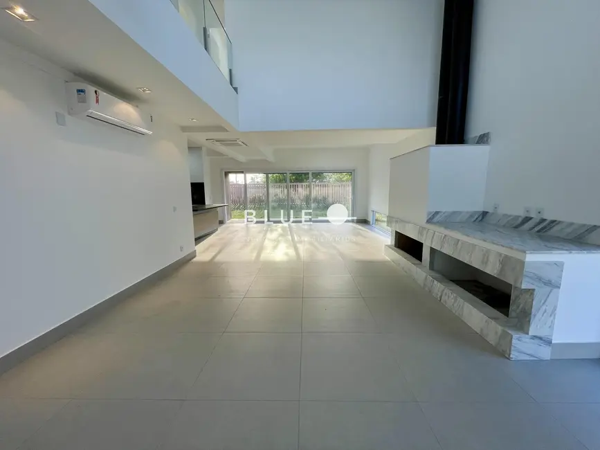 Casa de Condomínio com 5 quartos à venda, 295m2 em Torres - RS - imagem 4 Foto 4 de Casa de Condomínio com 5 quartos à venda, 295m2 em Torres - RS