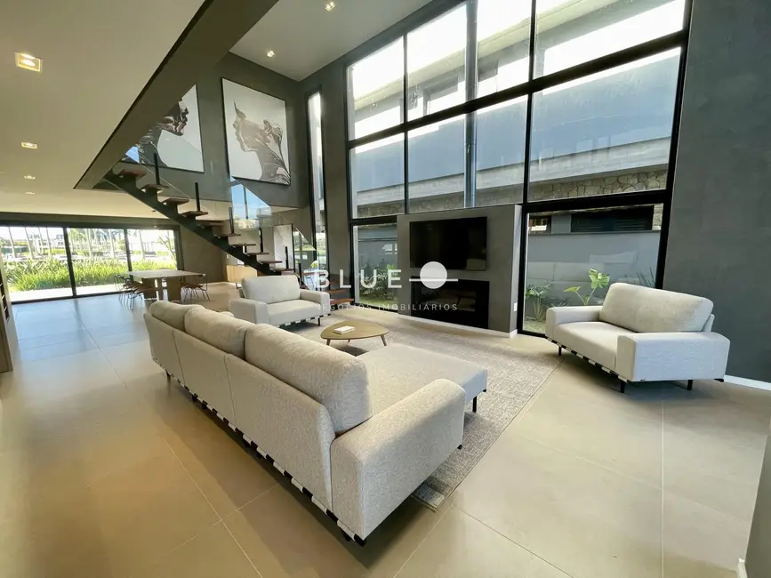 Casa de Condomínio com 5 quartos à venda, 394m2 em Torres - RS - imagem 5 Foto 5 de Casa de Condomínio com 5 quartos à venda, 394m2 em Torres - RS