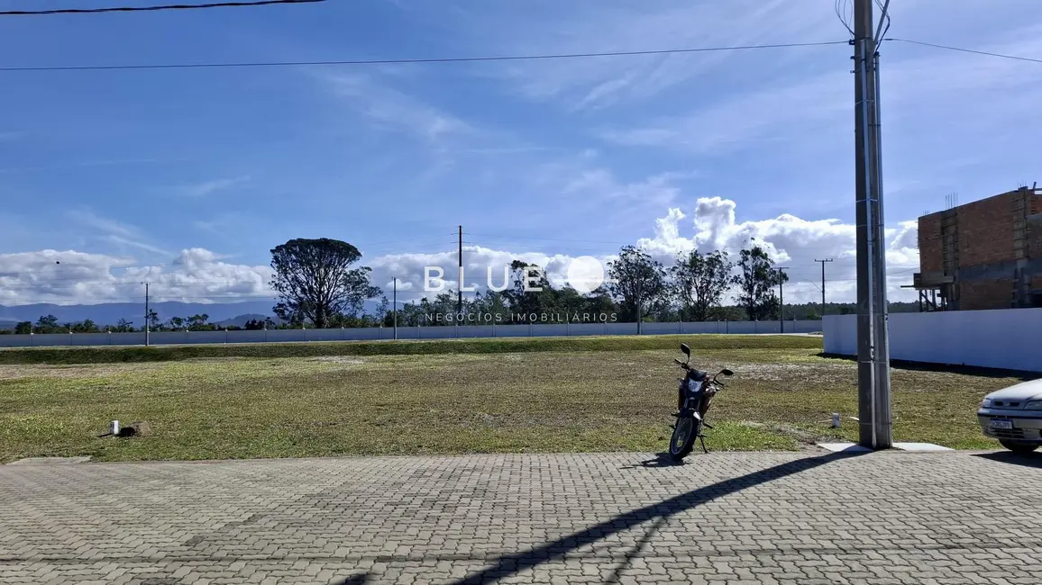 Foto 1 de Terreno / Lote à venda, 360m2 em Torres - RS