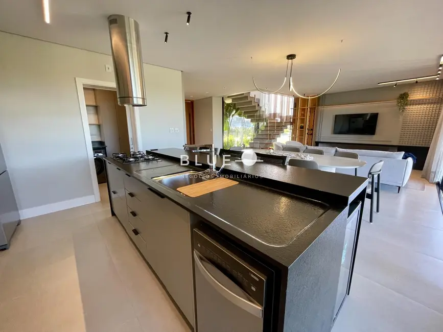 Casa de Condomínio com 4 quartos à venda, 368m2 em Torres - RS - imagem 7 Foto 7 de Casa de Condomínio com 4 quartos à venda, 368m2 em Torres - RS