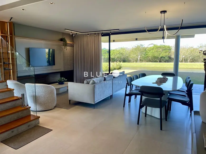 Casa de Condomínio com 4 quartos à venda, 368m2 em Torres - RS - imagem 1 Foto 1 de Casa de Condomínio com 4 quartos à venda, 368m2 em Torres - RS