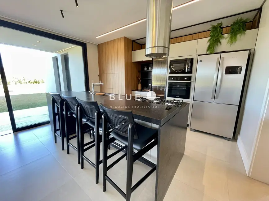 Casa de Condomínio com 4 quartos à venda, 368m2 em Torres - RS - imagem 9 Foto 9 de Casa de Condomínio com 4 quartos à venda, 368m2 em Torres - RS