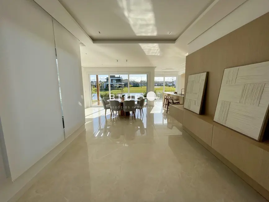 Casa de Condomínio com 3 quartos à venda, 264m2 em Torres - RS - imagem 8 Foto 8 de Casa de Condomínio com 3 quartos à venda, 264m2 em Torres - RS