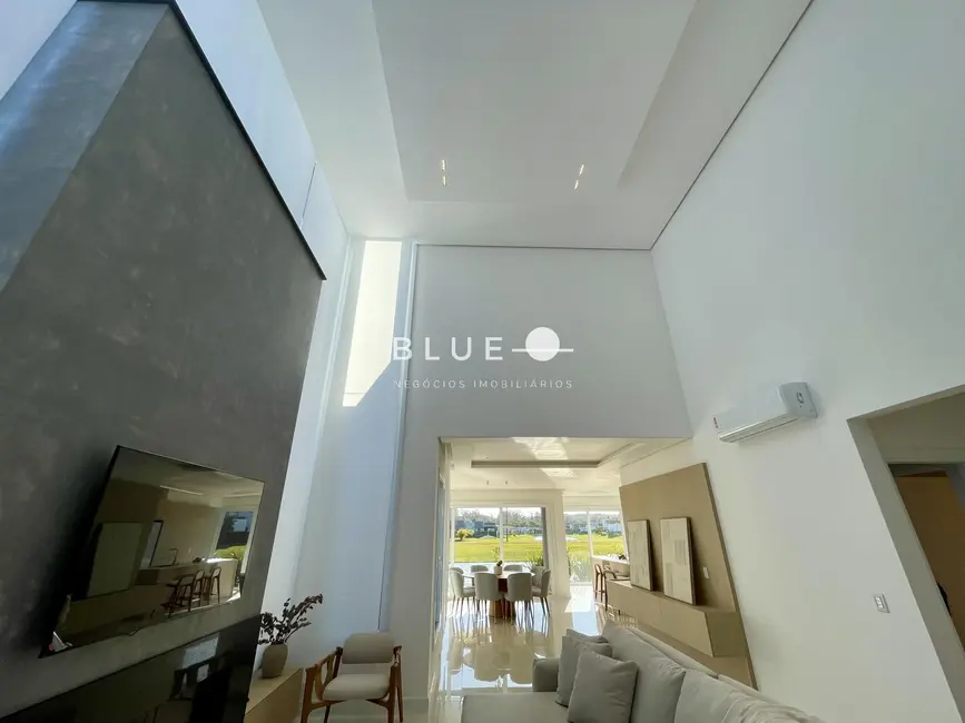 Casa de Condomínio com 3 quartos à venda, 264m2 em Torres - RS - imagem 4 Foto 4 de Casa de Condomínio com 3 quartos à venda, 264m2 em Torres - RS