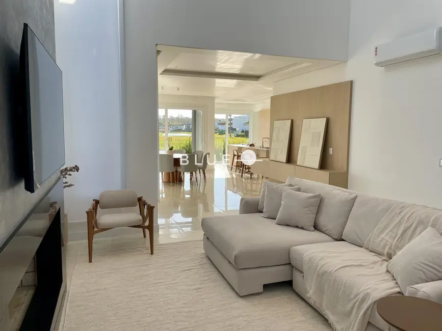 Foto 1 de Casa de Condomínio com 3 quartos à venda, 264m2 em Torres - RS