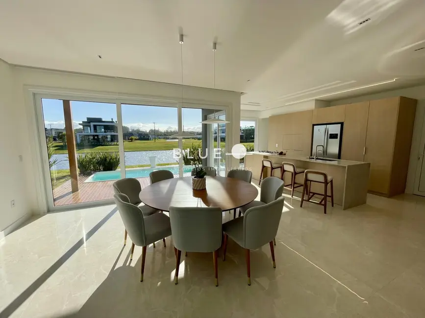 Casa de Condomínio com 3 quartos à venda, 264m2 em Torres - RS - imagem 9 Foto 9 de Casa de Condomínio com 3 quartos à venda, 264m2 em Torres - RS