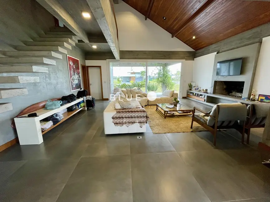 Casa de Condomínio com 4 quartos à venda, 280m2 em Torres - RS - imagem 2 Foto 2 de Casa de Condomínio com 4 quartos à venda, 280m2 em Torres - RS