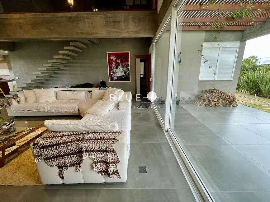 Casa de Condomínio com 4 quartos à venda, 280m2 em Torres - RS - imagem 7 Foto 7 de Casa de Condomínio com 4 quartos à venda, 280m2 em Torres - RS