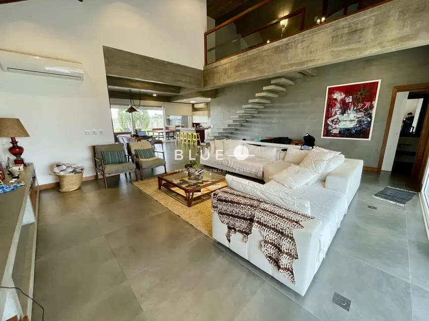 Casa de Condomínio com 4 quartos à venda, 280m2 em Torres - RS - imagem 6 Foto 6 de Casa de Condomínio com 4 quartos à venda, 280m2 em Torres - RS