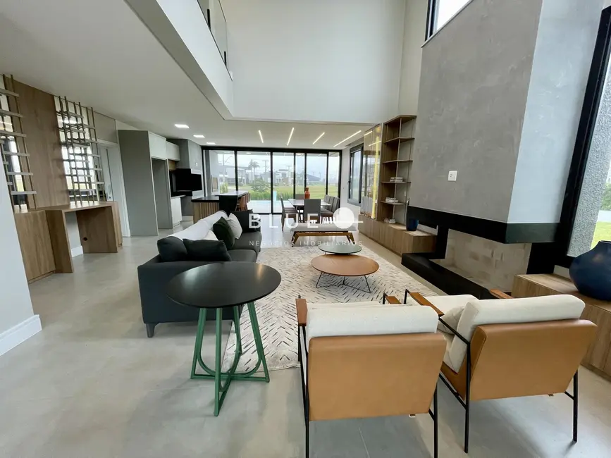 Casa de Condomínio com 4 quartos à venda, 339m2 em Torres - RS - imagem 3 Foto 3 de Casa de Condomínio com 4 quartos à venda, 339m2 em Torres - RS