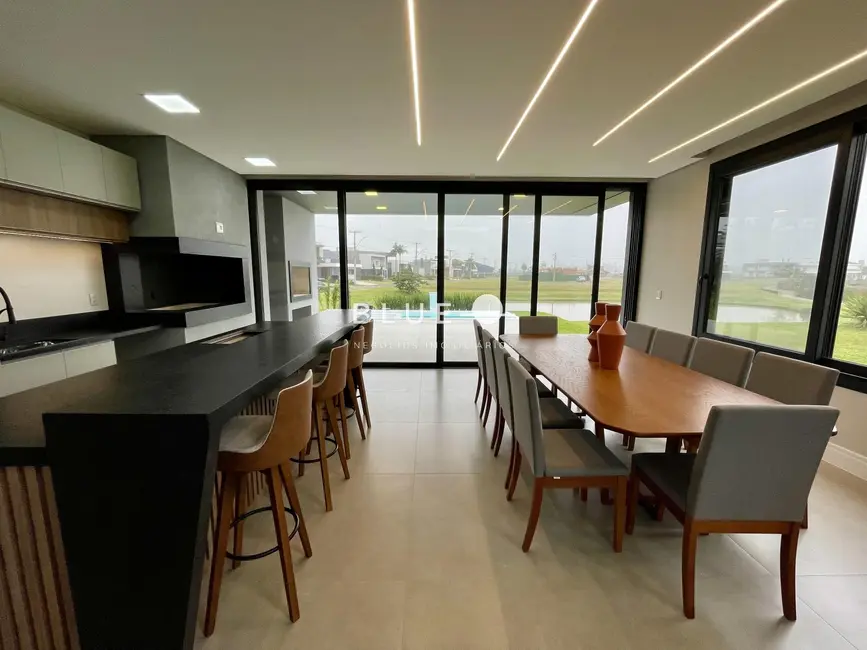 Casa de Condomínio com 4 quartos à venda, 339m2 em Torres - RS - imagem 8 Foto 8 de Casa de Condomínio com 4 quartos à venda, 339m2 em Torres - RS