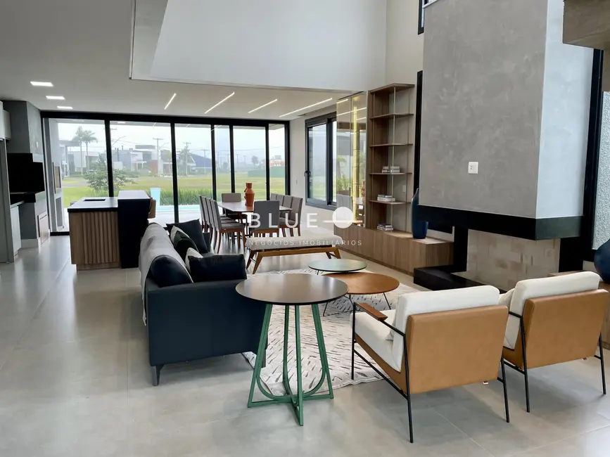 Foto 1 de Casa de Condomínio com 4 quartos à venda, 339m2 em Torres - RS