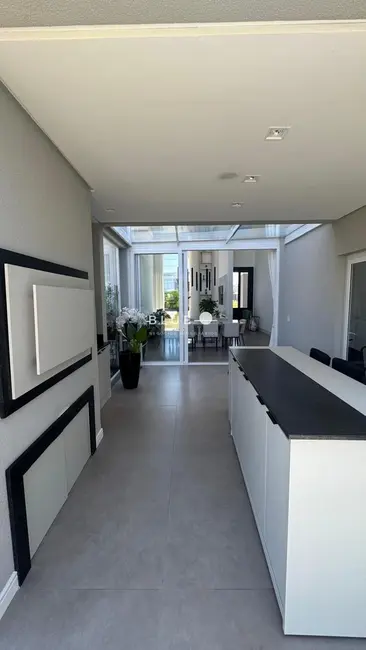 Casa de Condomínio com 3 quartos à venda, 227m2 em Torres - RS - imagem 4 Foto 4 de Casa de Condomínio com 3 quartos à venda, 227m2 em Torres - RS