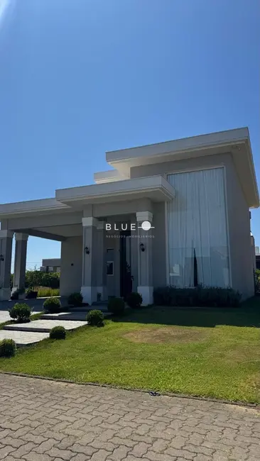 Foto 2 de Casa de Condomínio com 3 quartos à venda, 227m2 em Torres - RS