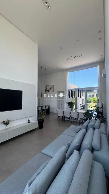 Casa de Condomínio com 3 quartos à venda, 227m2 em Torres - RS - imagem 3 Foto 3 de Casa de Condomínio com 3 quartos à venda, 227m2 em Torres - RS