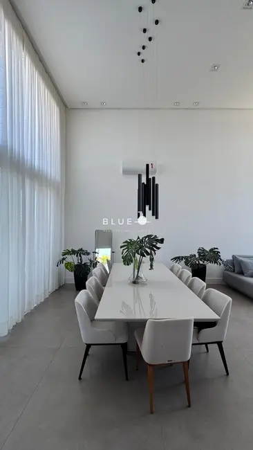 Casa de Condomínio com 3 quartos à venda, 227m2 em Torres - RS - imagem 6 Foto 6 de Casa de Condomínio com 3 quartos à venda, 227m2 em Torres - RS