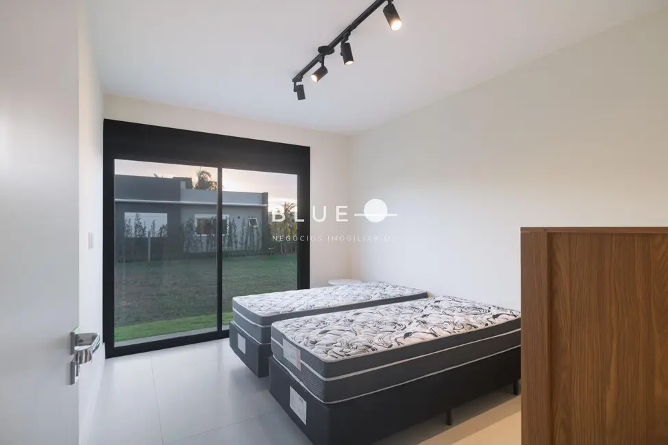 Casa de Condomínio com 3 quartos à venda, 162m2 em Torres - RS - imagem 8 Foto 8 de Casa de Condomínio com 3 quartos à venda, 162m2 em Torres - RS