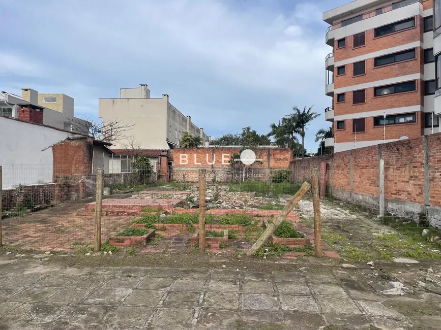 Foto 1 de Terreno / Lote à venda, 396m2 em Torres - RS