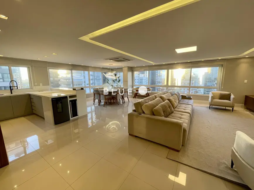 Apartamento com 4 quartos à venda, 216m2 em Torres - RS - imagem 2 Foto 2 de Apartamento com 4 quartos à venda, 216m2 em Torres - RS