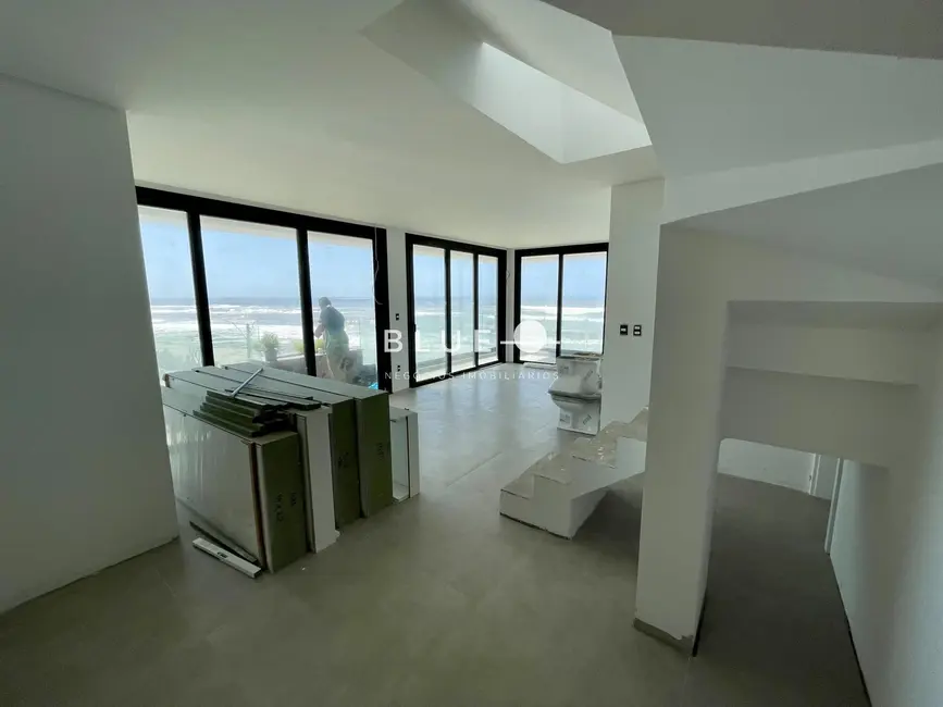 Apartamento com 3 quartos à venda, 259m2 em Torres - RS - imagem 2 Foto 2 de Apartamento com 3 quartos à venda, 259m2 em Torres - RS