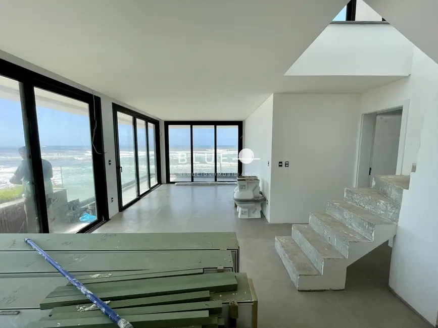 Apartamento com 3 quartos à venda, 259m2 em Torres - RS - imagem 3 Foto 3 de Apartamento com 3 quartos à venda, 259m2 em Torres - RS