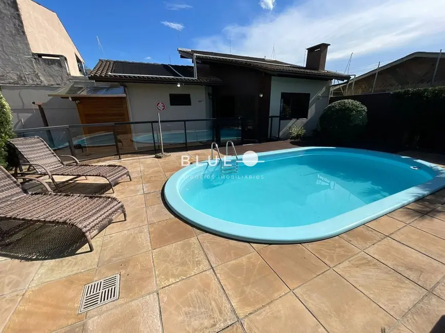 Casa com 4 quartos à venda, 265m2 em Torres - RS - imagem 8 Foto 8 de Casa com 4 quartos à venda, 265m2 em Torres - RS